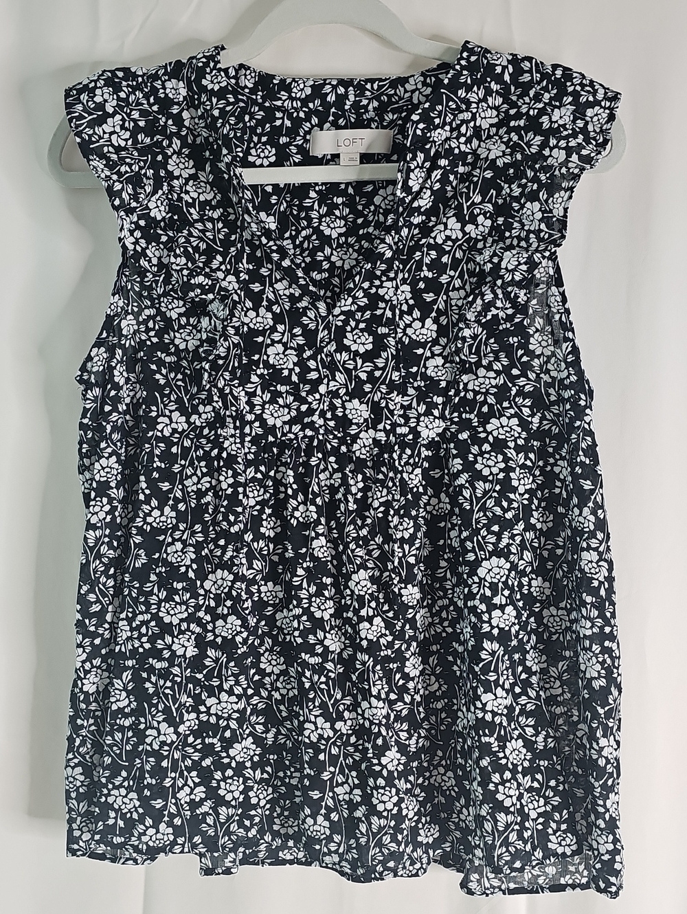 LOFT Black and White Floral Ruffle-Sleeve Top